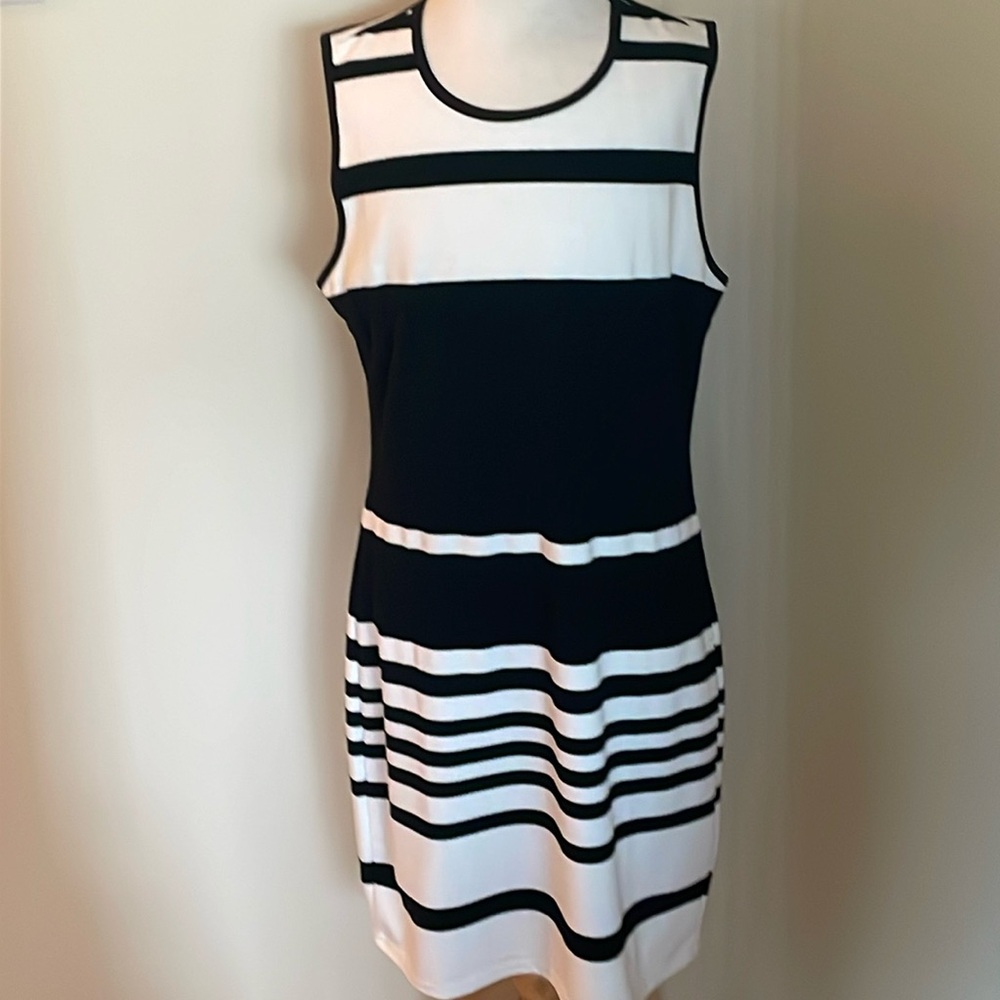 EUC Woman’s Extra Large Just Love Black And White Sleeveless Lightweight Dress